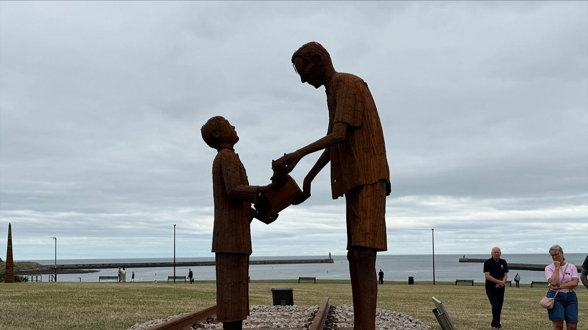 Tracks complete tribute to wartime hero