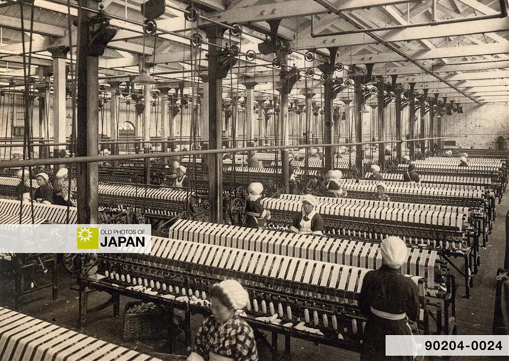 Interior of the Tenman factory of Osaka Godo Cotton Spinning Company in 1929
