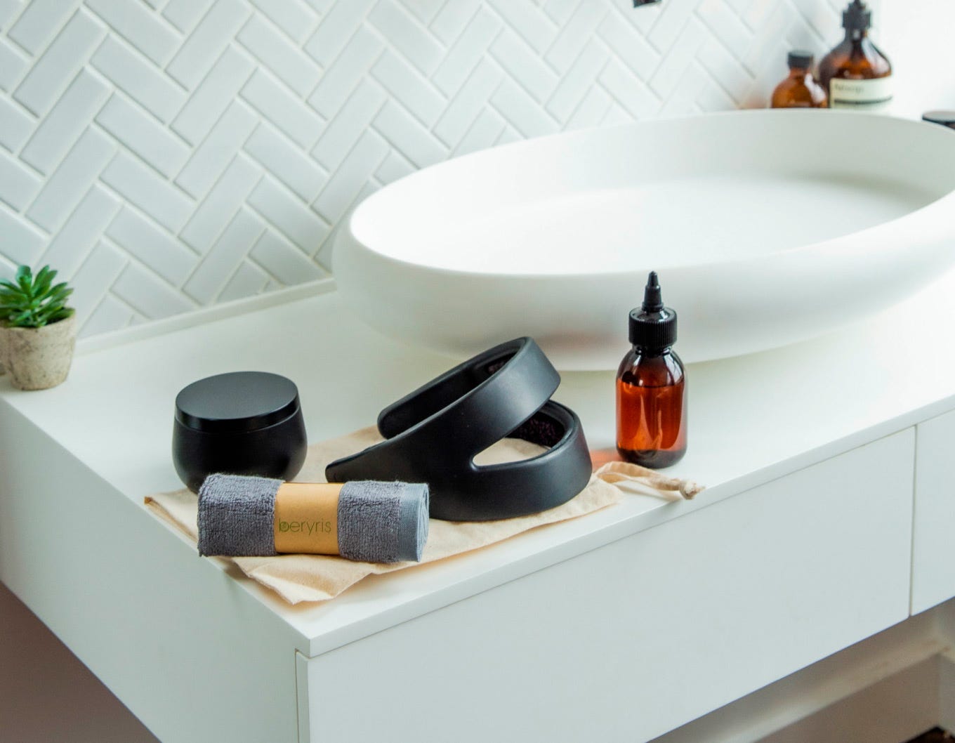 Imahge of Nettle headband on bathroom sink