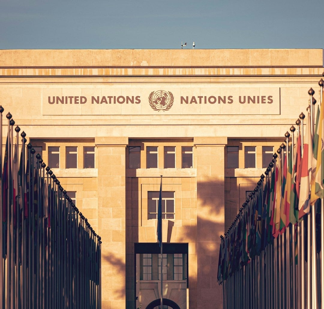 the entrance to the united nations unes building