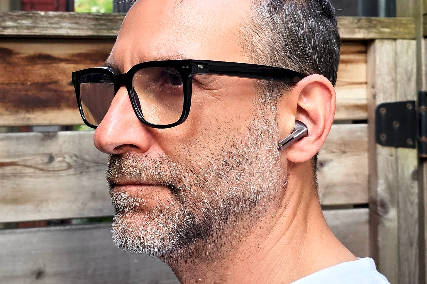 Simon Cohen wearing the Samsung Galaxy Buds 3 Pro in silver. Simon Cohen wearing the Samsung Galaxy Buds 3 Pro in silver.