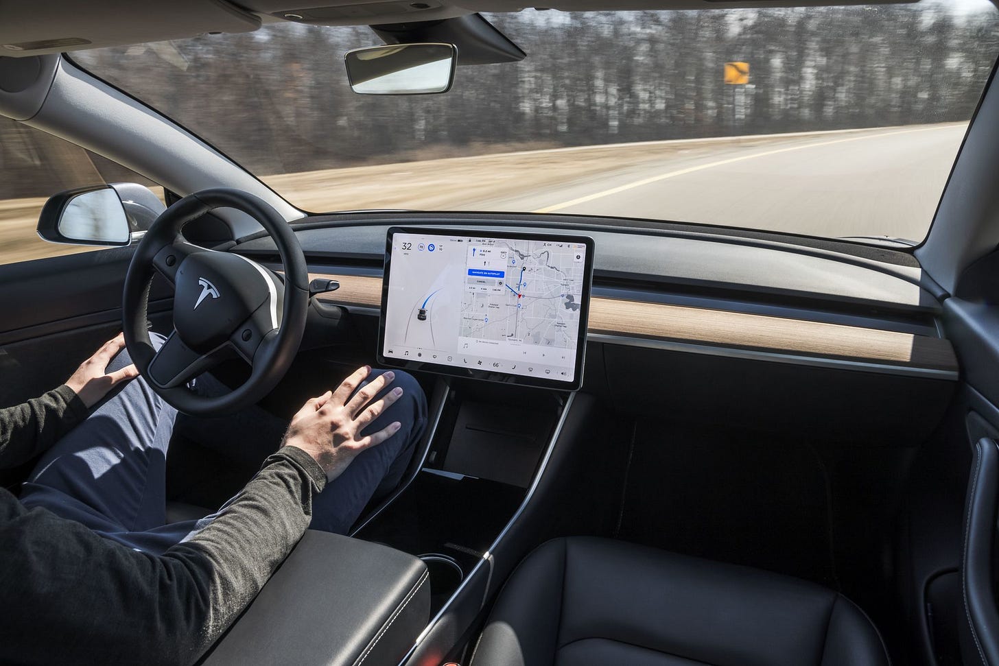 Tesla: revisión de 363.000 automóviles y despidos por querer sindicarse