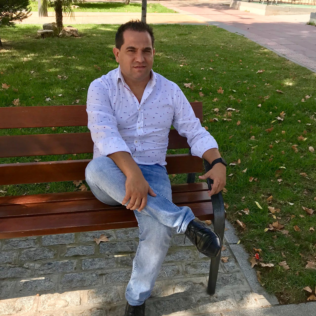 Manuel Vera García (@elvalordelenegrama)