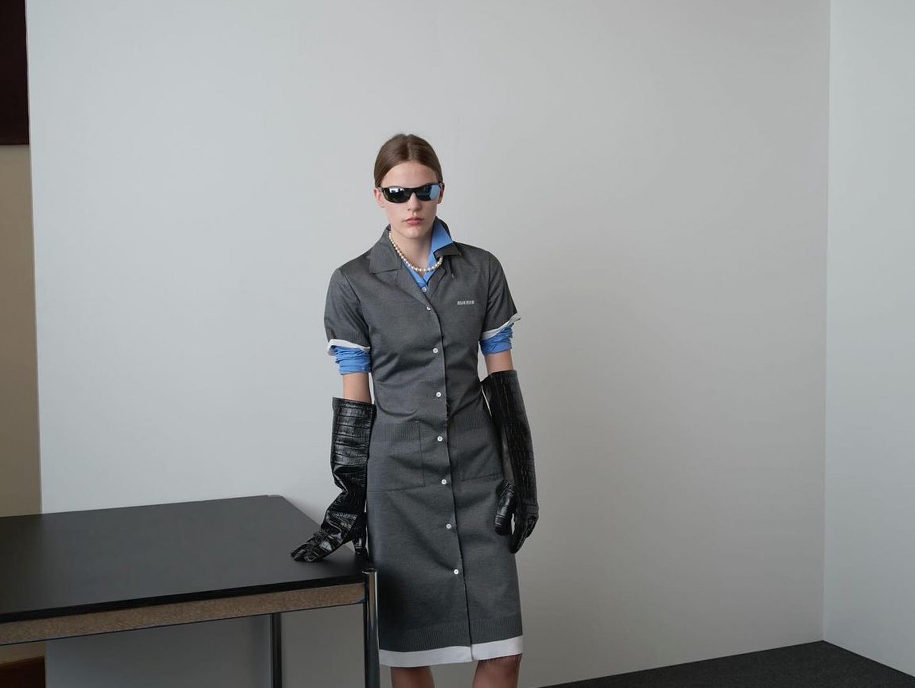 All in studio トップス miumiu Lotta Volkova Since 2020, @lottavolkova has been the stylist behind @miumiu