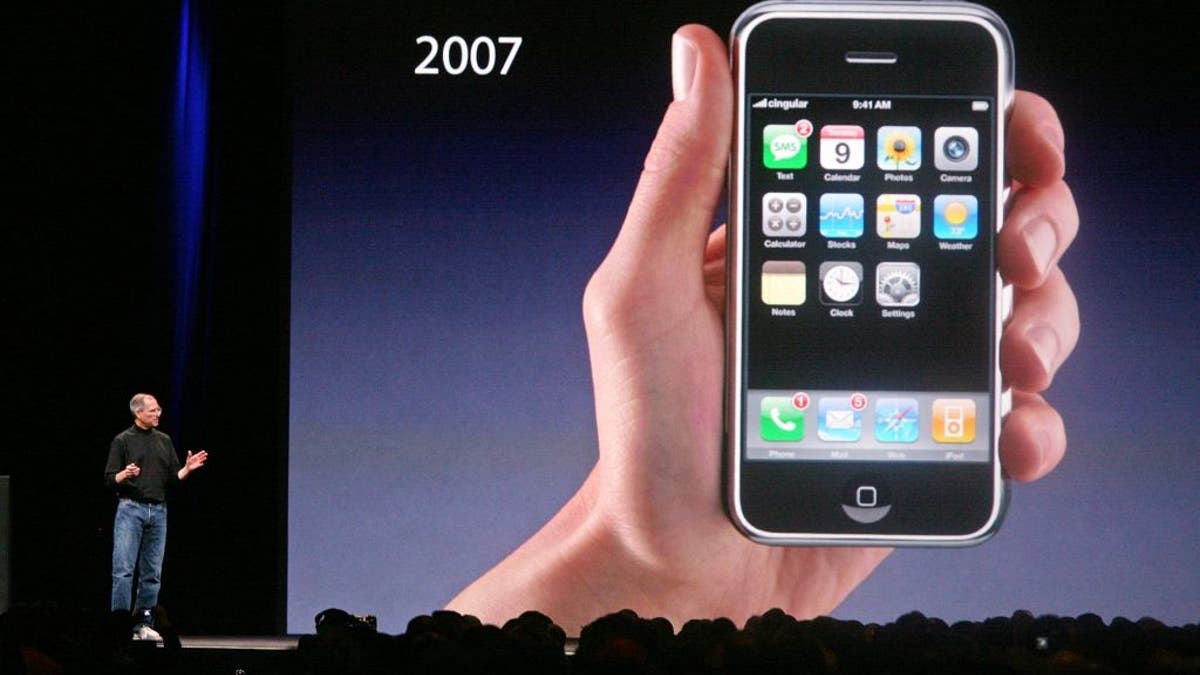 On this day in history, January 9, 2007, Steve Jobs introduces Apple iPhone at Macworld in San Francisco | Fox News On this day in history, January 9, 2007, Steve Jobs introduces Apple iPhone at Macworld in San Francisco | Fox News