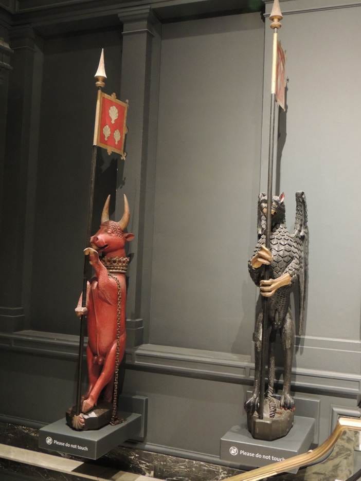 A statue of a bull and a wolf

AI-generated content may be incorrect.
