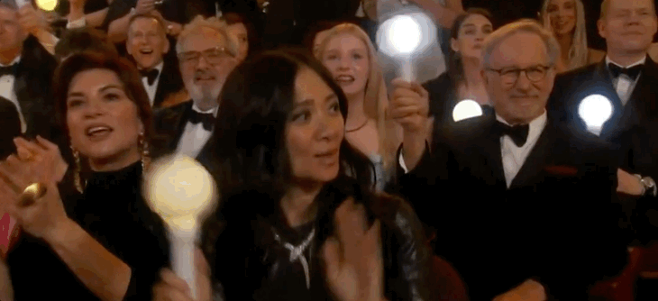 From Gat and Pansori to Traditional Dance... The "K-Pop Demon Hunters" Craze Has Even Spielberg, DiCaprio Waving Light Sticks - The Asia Business Daily From Gat and Pansori to Traditional Dance... The "K-Pop Demon Hunters" Craze Has Even Spielberg, DiCaprio Waving Light Sticks - The Asia Business Daily