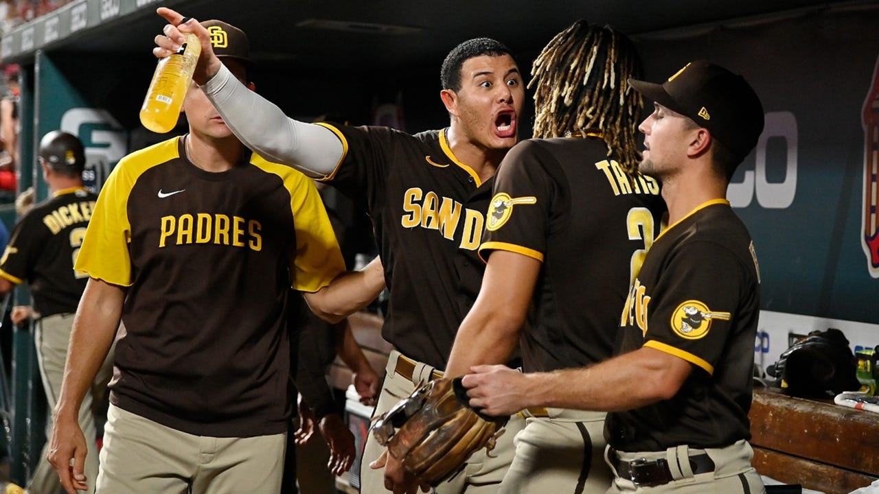 Padres' Fernando Tatis Jr., Manny Machado shown in heated dugout exchange |  Sporting News