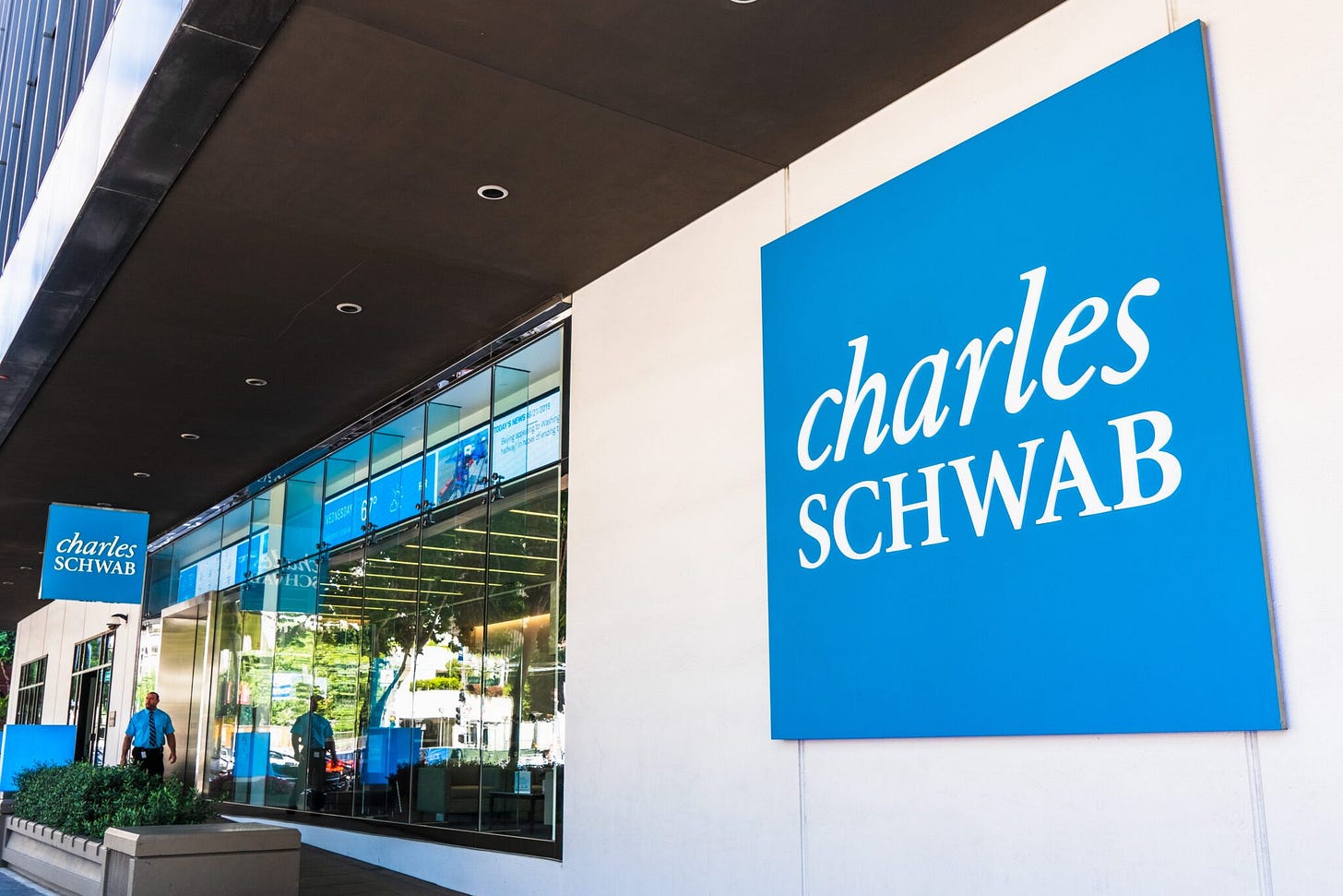 Moneta Hosts Charles Schwab's Chief Risk Officer to Discuss Recent Banking  Concerns - Moneta