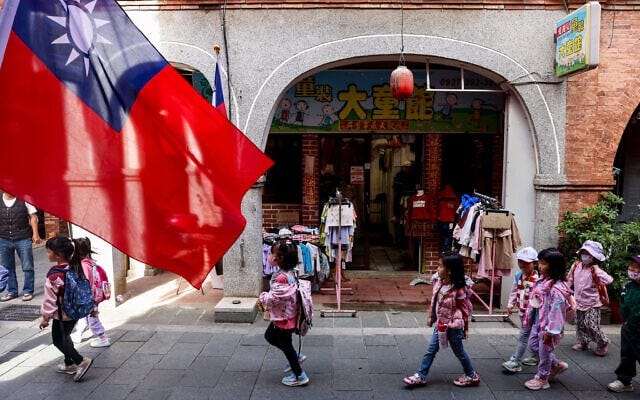 Taiwanese flags are pictured on the street in Kinmen on October 29, 2025. (I-Hwa CHENG / AFP) Taiwanese flags are pictured on the street in Kinmen on October 29, 2025. (I-Hwa CHENG / AFP)