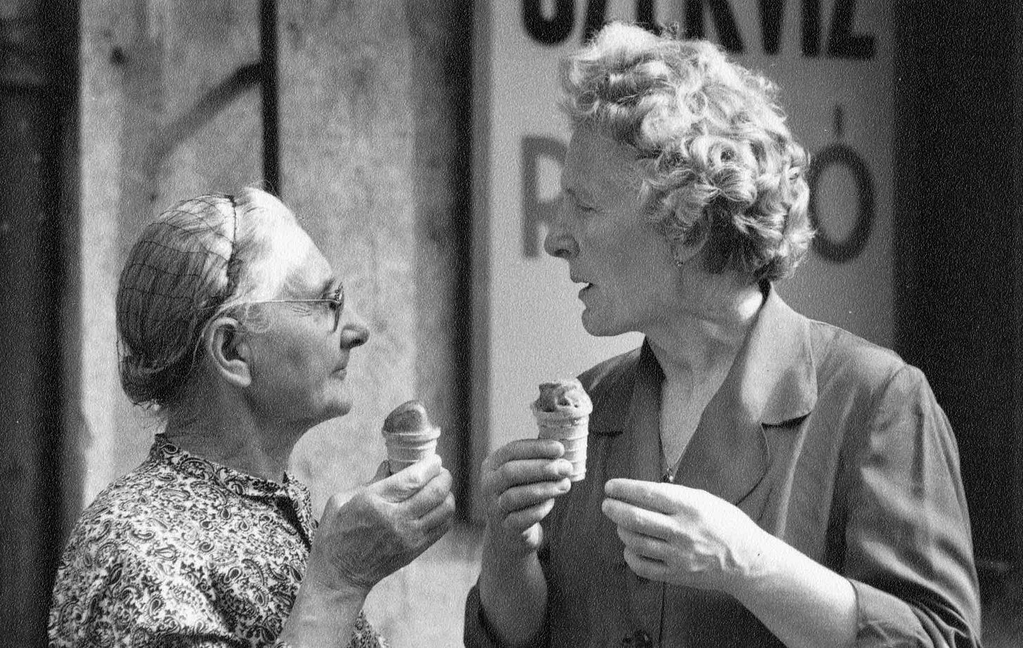 Old folks eating icecream