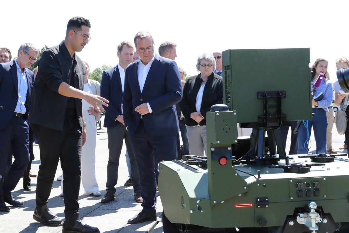 Verteidigungsminister Pistorius besucht Innovationslabor in Erding |  Presseportal