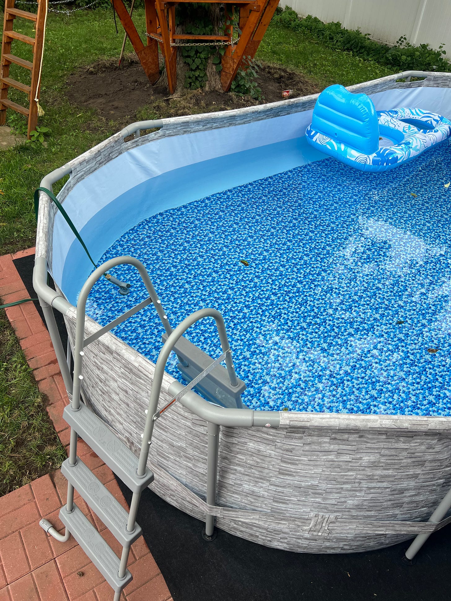 swimming pool swimming pool
