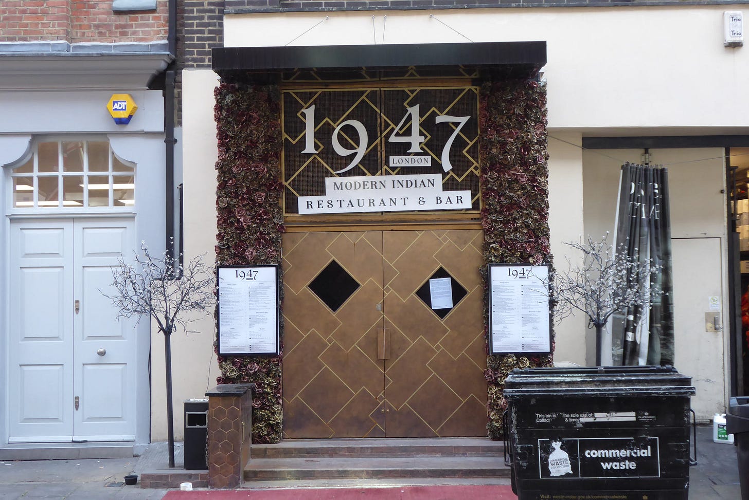 Photo showing entrance to restaurant.