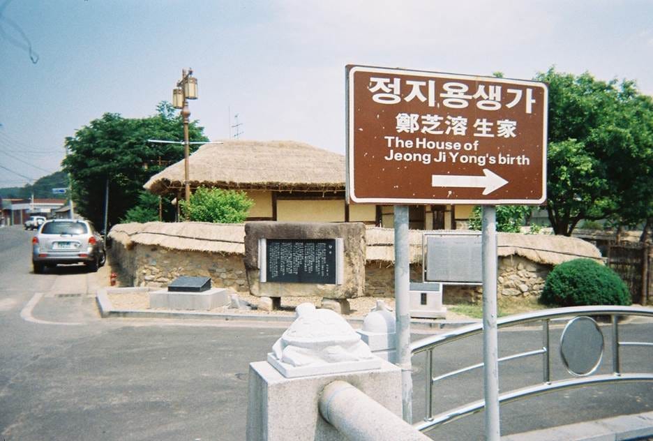 A sign on a pole

AI-generated content may be incorrect.
