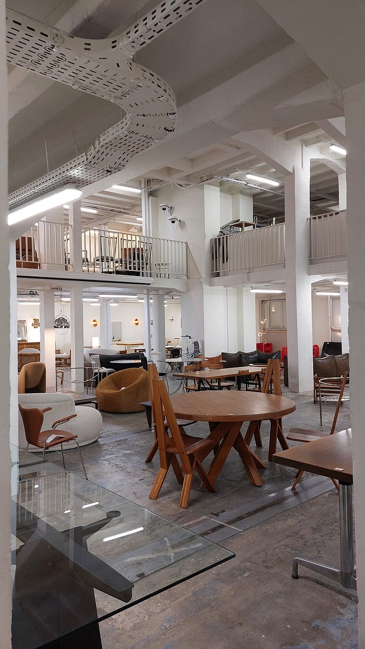 Mobilier aux Puces de Saint Ouen et à la galerie Paradis