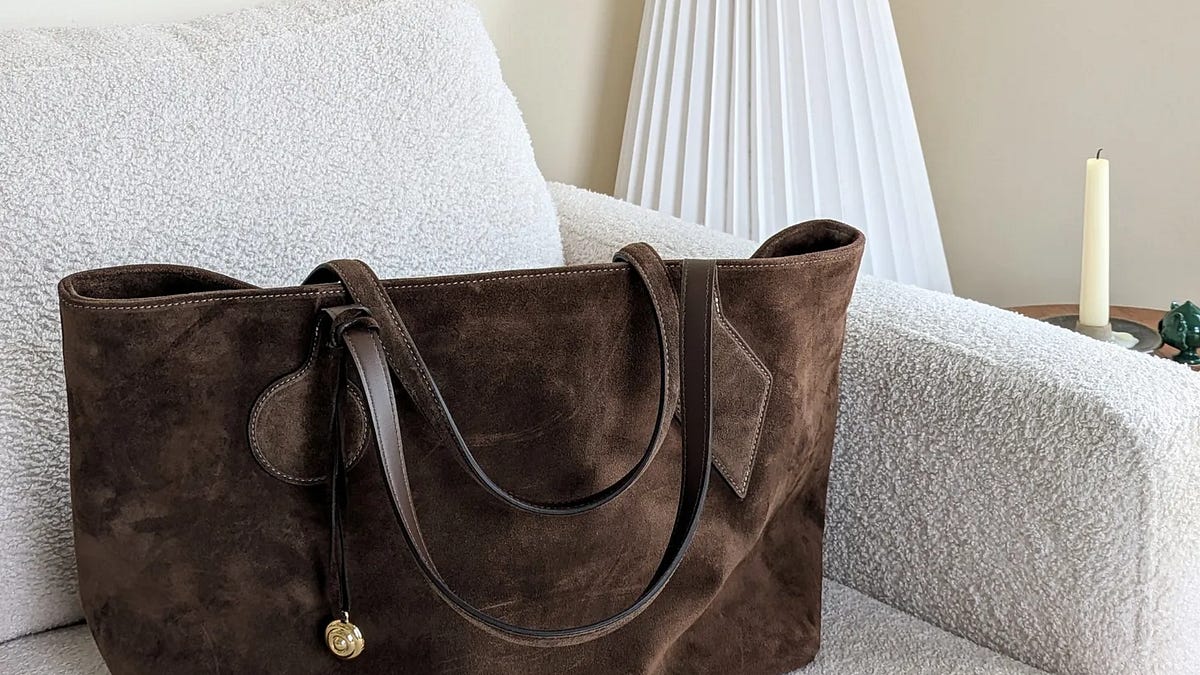 What I Pack in a Weekend Bag for Short Trips