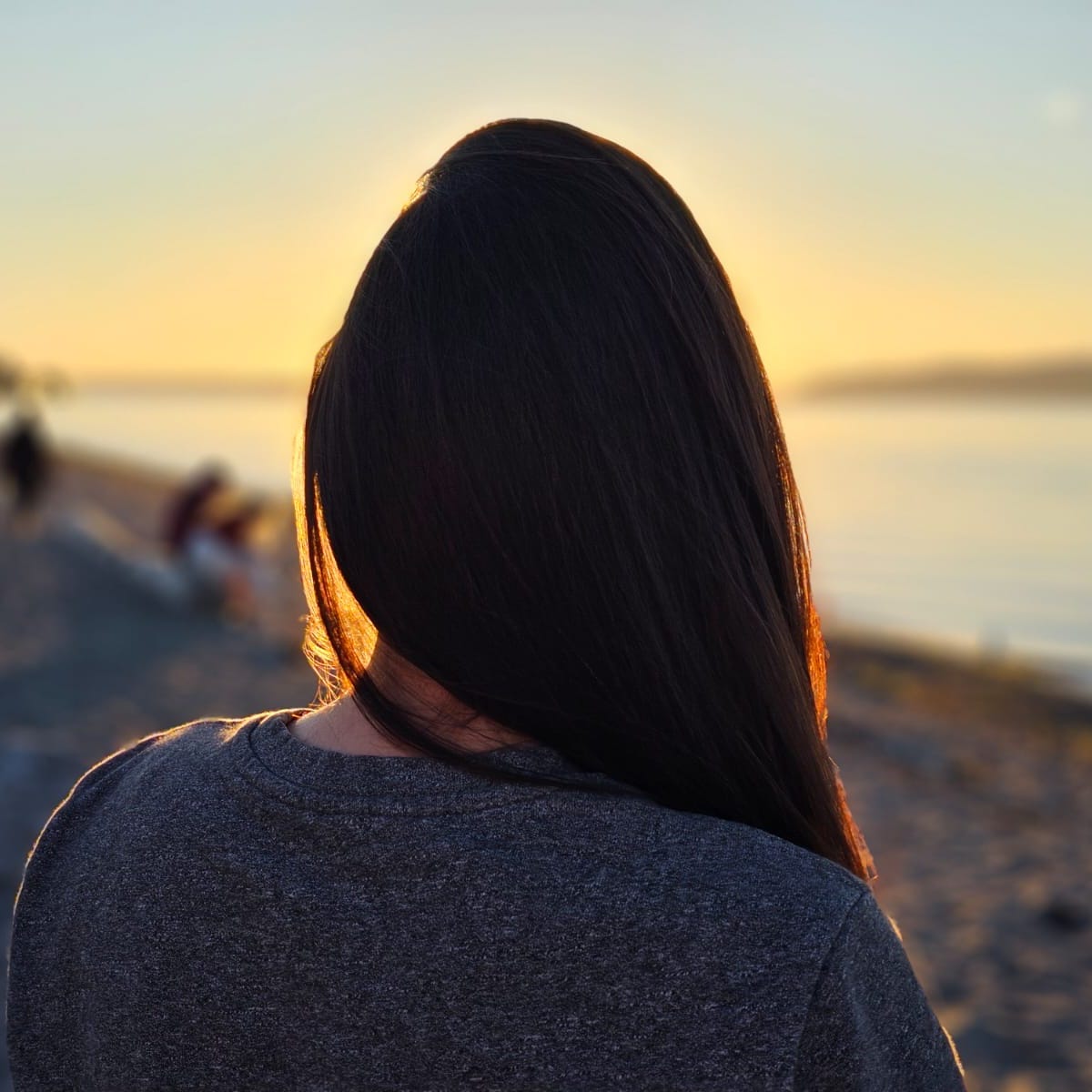 ONE WOMAN Elizabeth Morgan logo