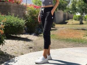 vuori performance jogger worn on human
