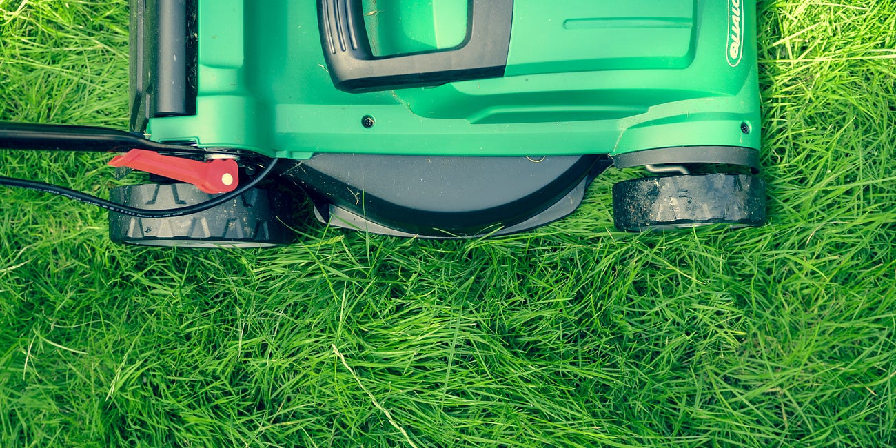 Opportunistic lawn mowing