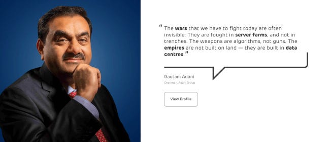 Portrait de Gautam Adani, cheveux courts et moustache, corpulence un peu forte, à côté d'une citation de son cru comme quoi les guerres modernes seraient livrées à l'aide d'algorithmes et non d'armes, où les tranchées seraient remplacées par des serveurs informatiques. Portrait de Gautam Adani, cheveux courts et moustache, corpulence un peu forte, à côté d'une citation de son cru comme quoi les guerres modernes seraient livrées à l'aide d'algorithmes et non d'armes, où les tranchées seraient remplacées par des serveurs informatiques.