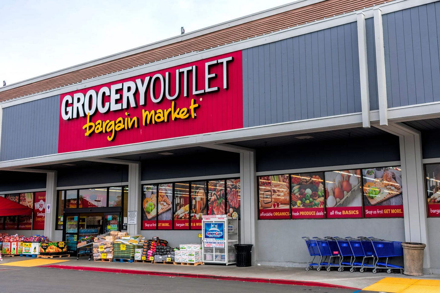 Grocery Outlet readies pair of new stores for East and West Coasts