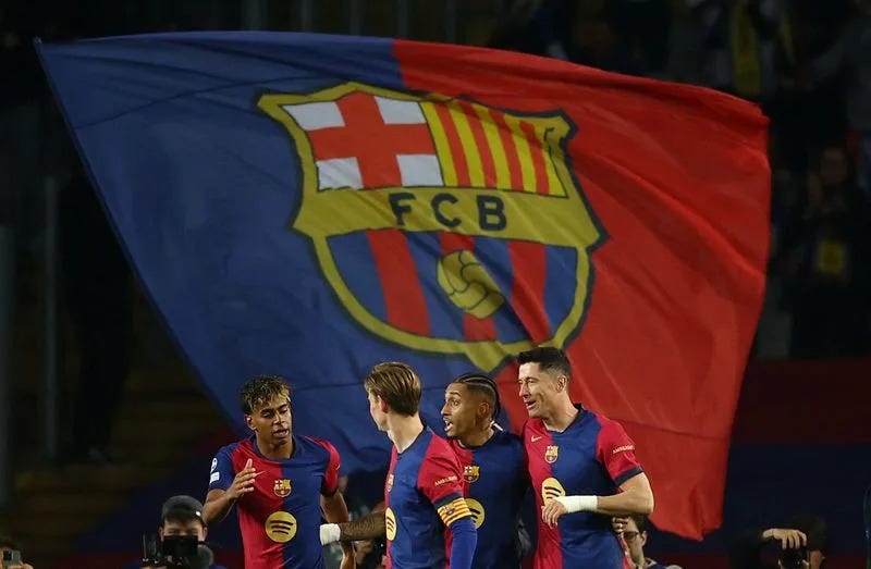 El delantero del Barcelona Robert Lewandowski celebra con Raphinha, Lamine Yamal y Frenkie de Jong tras marcar ante Borussia Dortmund El delantero del Barcelona Robert Lewandowski celebra con Raphinha, Lamine Yamal y Frenkie de Jong tras marcar ante Borussia Dortmund