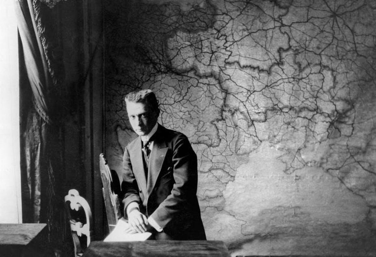 孟什维克领袖克伦斯基（Kerensky）