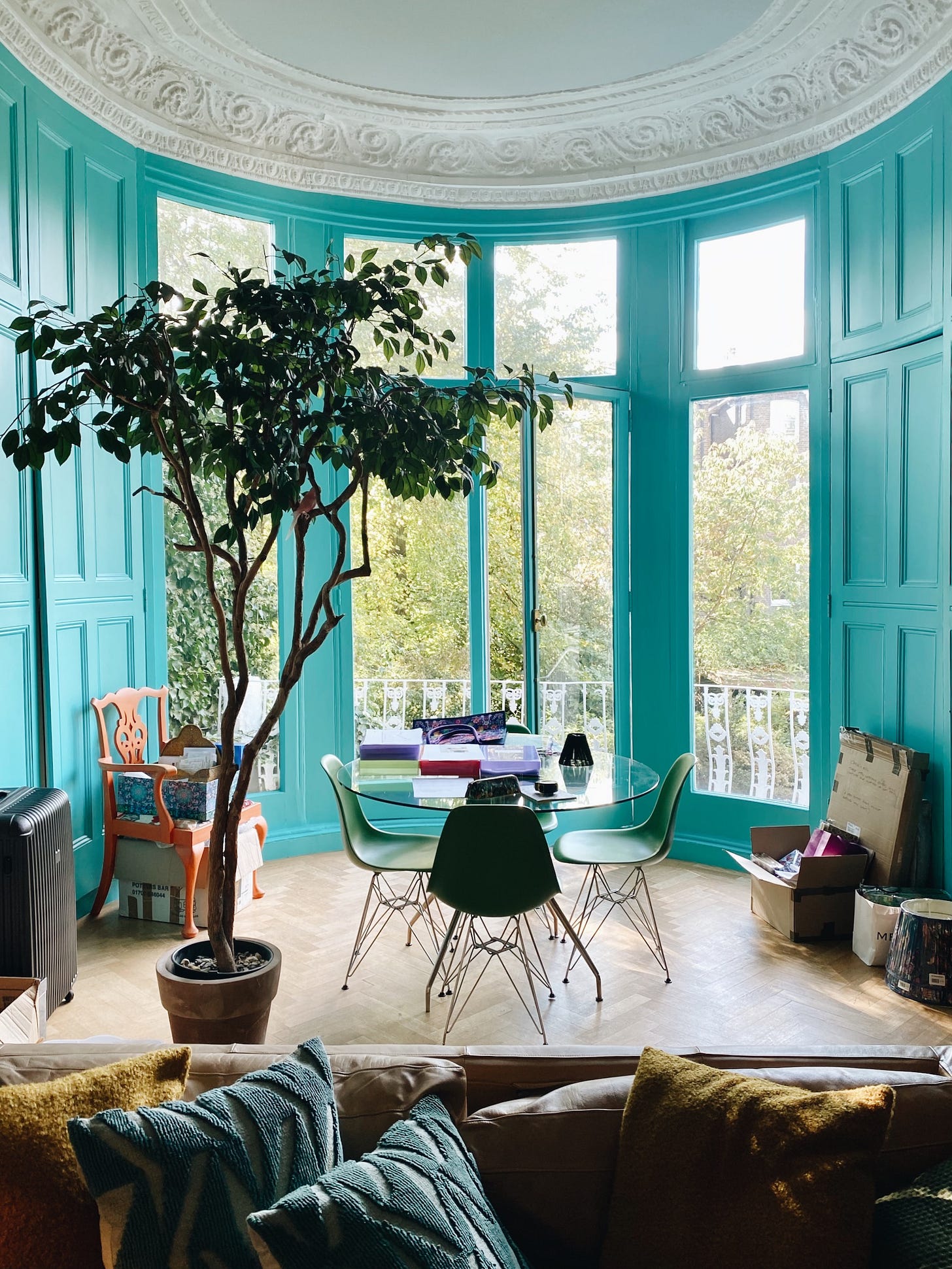 Matthew Williamson London home; turquoise bay windows Matthew Williamson London home; turquoise bay windows