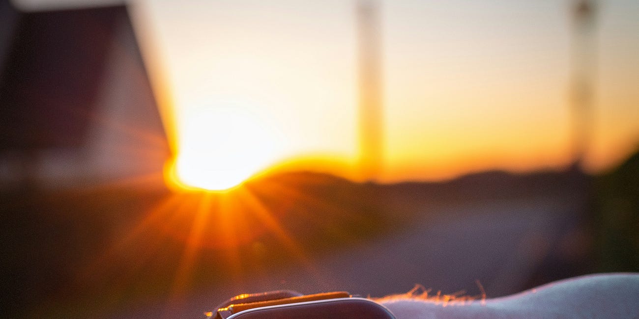 Apple Watch Series 11 vs. SE 3: The Definitive Holiday Buying Guide