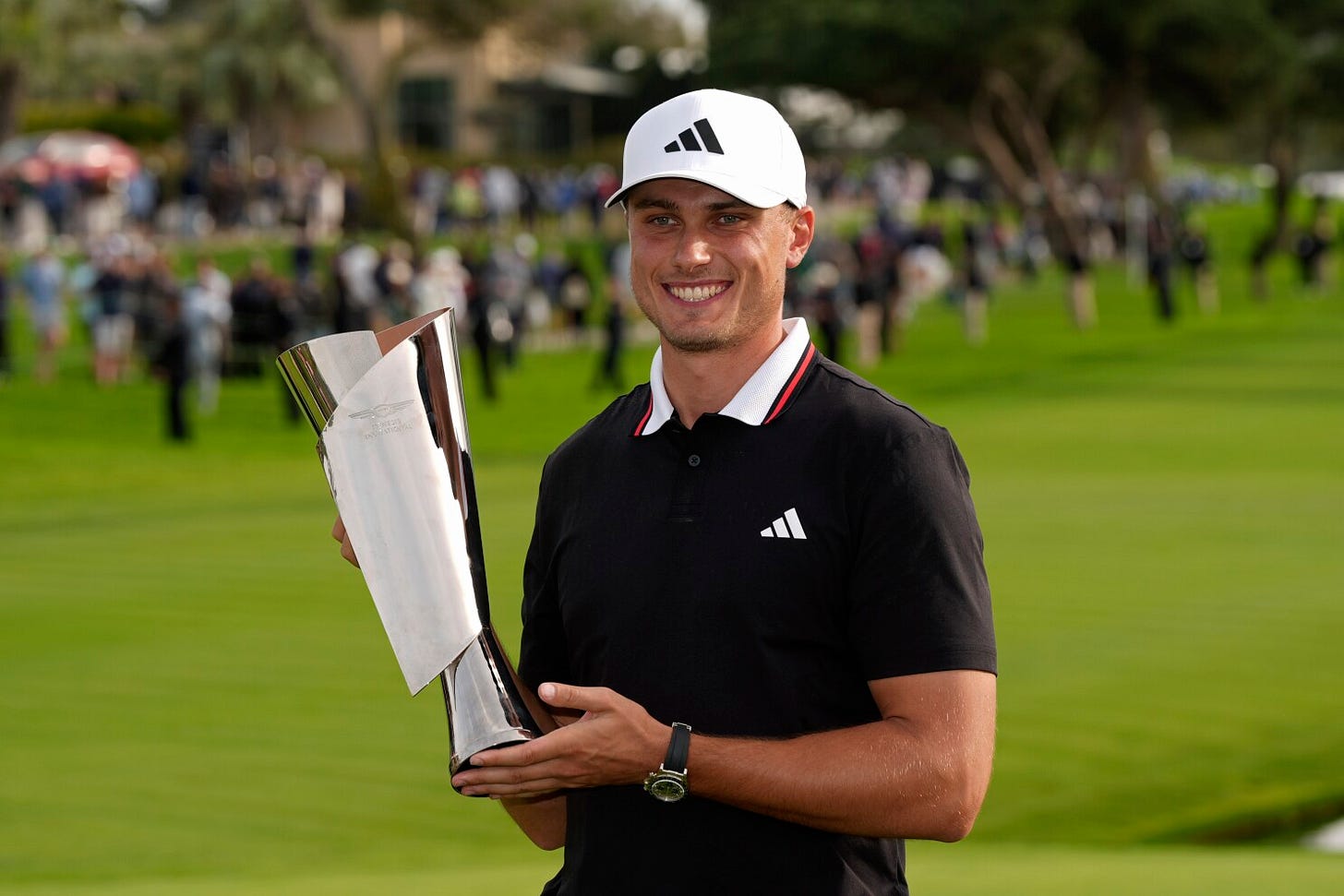 Ludvig Aberg rallies to win the Genesis Invitational | AP News