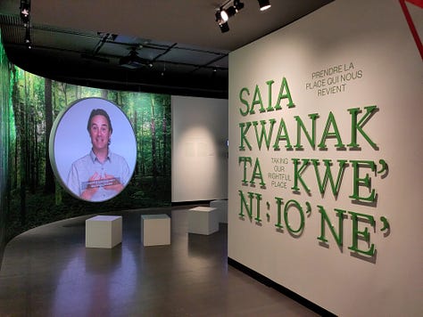 Vues de l'exposition "Voix autochtones d'aujourd'hui" au Musée McCord-Stewart, Montréal, 2023.