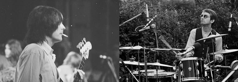 A person playing guitar and a microphone

AI-generated content may be incorrect.
