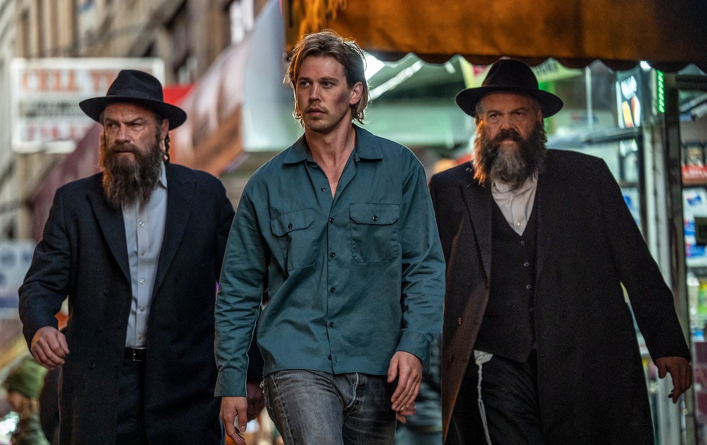 Hank (Austin Butler, center) works with Lipa (Liev Schreiber, left), and Shmully (Vincent D'Onofrio, right) in Caught Stealing. Hank (Austin Butler, center) works with Lipa (Liev Schreiber, left), and Shmully (Vincent D'Onofrio, right) in Caught Stealing.