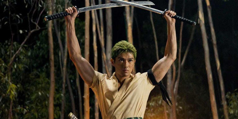 Mackenyu as Roronoa Zoro holding up his katanas in Netflix's One Piece live-action show.
