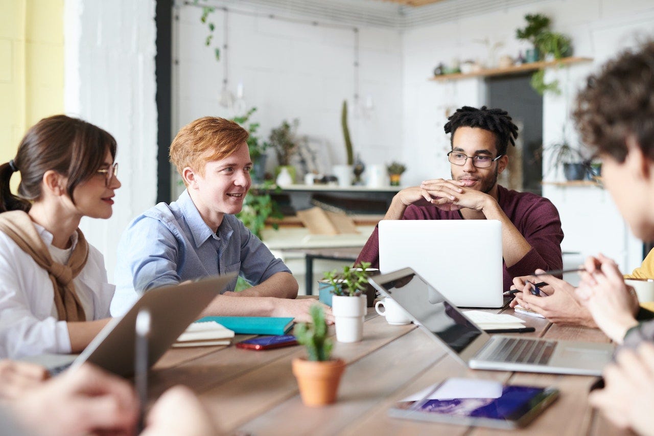 Photo by fauxels: https://www.pexels.com/photo/gorup-of-employees-working-together-3182759/