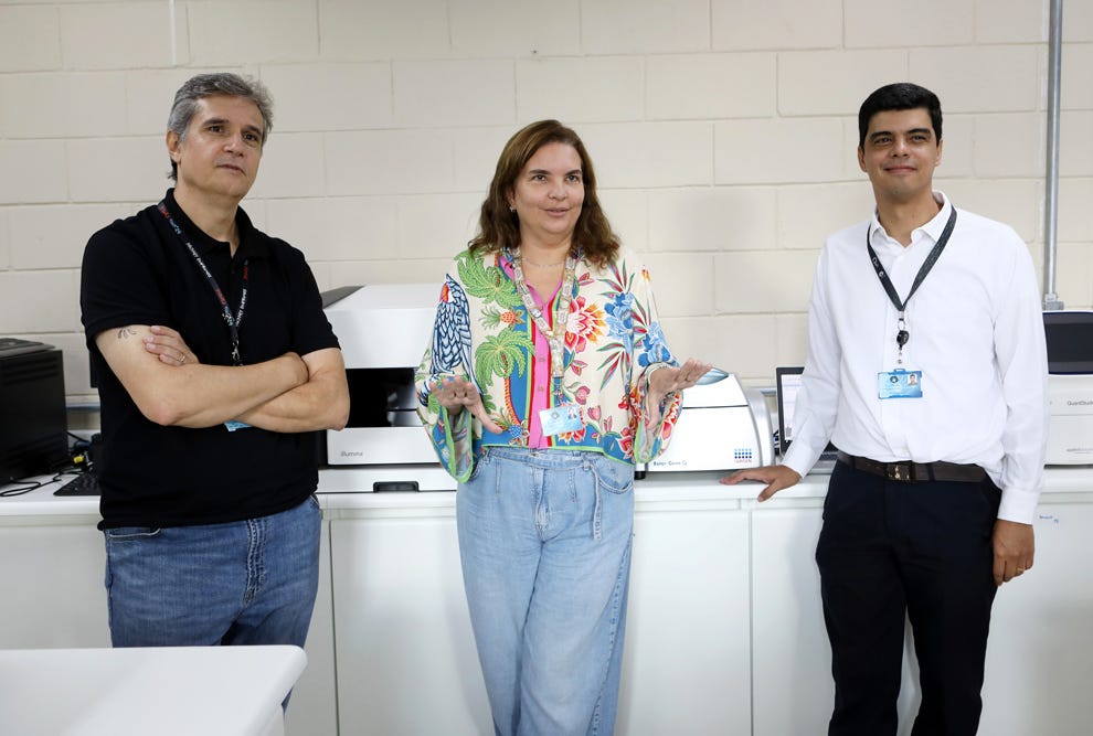 Os professores os professores da FCF, José Luiz da Costa (à esquerda), Patricia Moriel e Rodrigo Catharino: edital do Ministério da Justiça e Segurança Pública para compra de equipamentos Os professores os professores da FCF, José Luiz da Costa (à esquerda), Patricia Moriel e Rodrigo Catharino: edital do Ministério da Justiça e Segurança Pública para compra de equipamentos