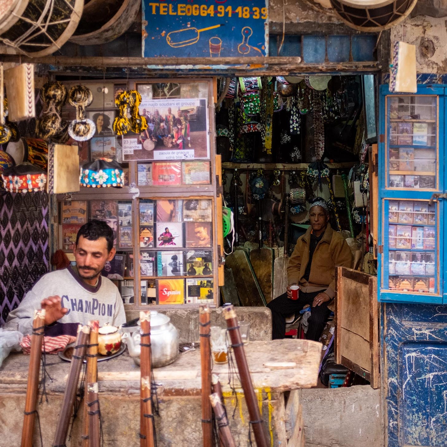 de muziekwinkel van mâalem Najeeb Soudani