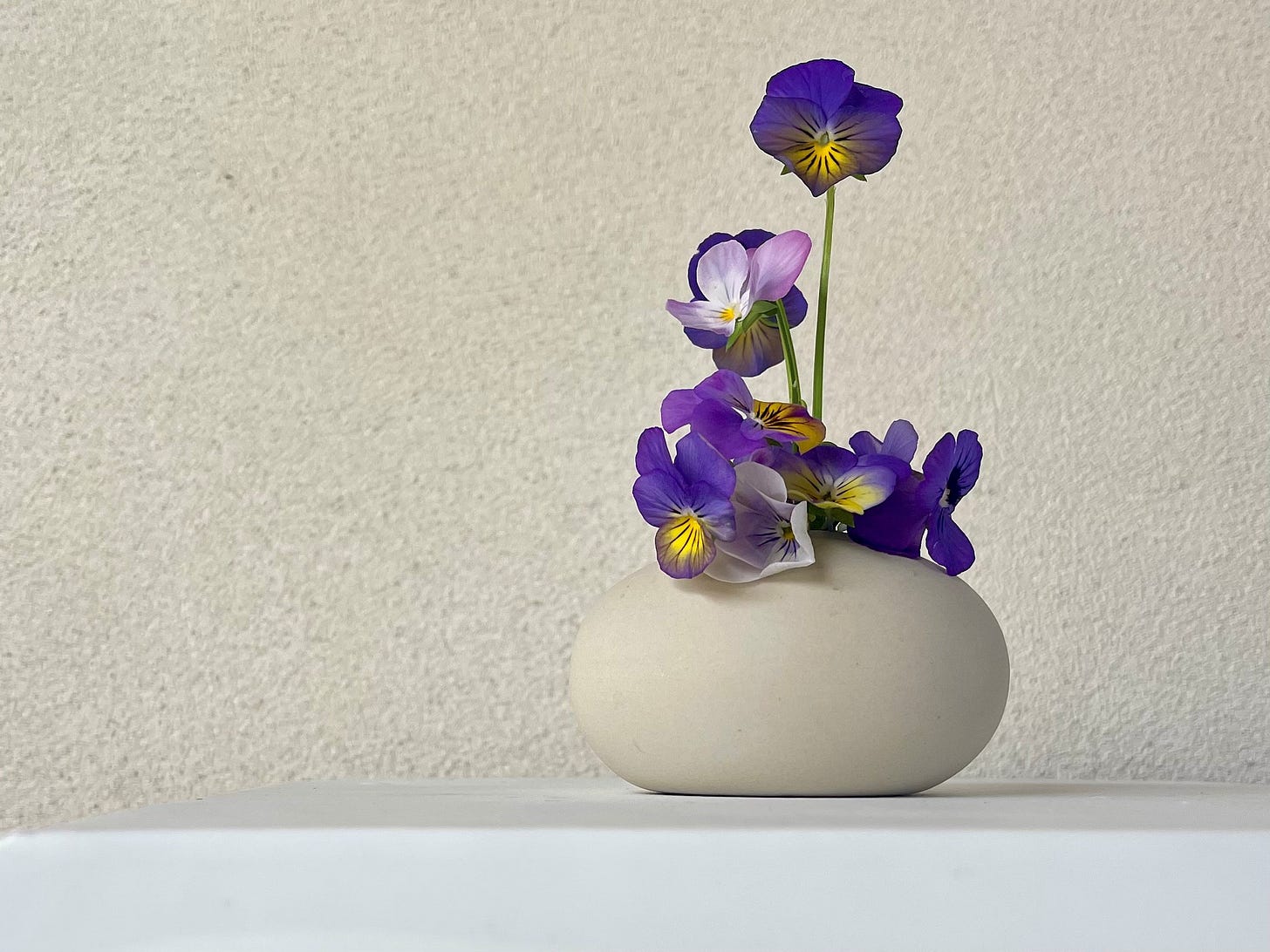 Easy Professional Tips on How to Arrange Bud Vases