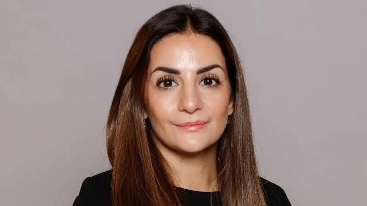 Parisa Molagholi Liljestrand (s. 15. maaliskuuta 1983 Iran) on ruotsalainen kokoomuspoliitikko ja Ruotsin nykyinen kulttuuriministeri lokakuusta 2022. Hän opiskeli opettajaksi Uppsalan yliopistossa ja on työskennellyt muun muassa rehtorina. Hänet valittiin vuonna 2002 Vallentunan kunnanvaltuustoon paikallisen Demoex-puolueen (Demokratiexpetrimentet i Vallentuna) ehdokkaana. Vuonna 2010 hän liittyi maltilliseen kokoomukseen ja vuodesta 2015 hän on ollut Vallentunan kunnanhallituksen puheenjohtaja. - Wikipedia. Parisa Molagholi Liljestrand (s. 15. maaliskuuta 1983 Iran) on ruotsalainen kokoomuspoliitikko ja Ruotsin nykyinen kulttuuriministeri lokakuusta 2022. Hän opiskeli opettajaksi Uppsalan yliopistossa ja on työskennellyt muun muassa rehtorina. Hänet valittiin vuonna 2002 Vallentunan kunnanvaltuustoon paikallisen Demoex-puolueen (Demokratiexpetrimentet i Vallentuna) ehdokkaana. Vuonna 2010 hän liittyi maltilliseen kokoomukseen ja vuodesta 2015 hän on ollut Vallentunan kunnanhallituksen puheenjohtaja. - Wikipedia.