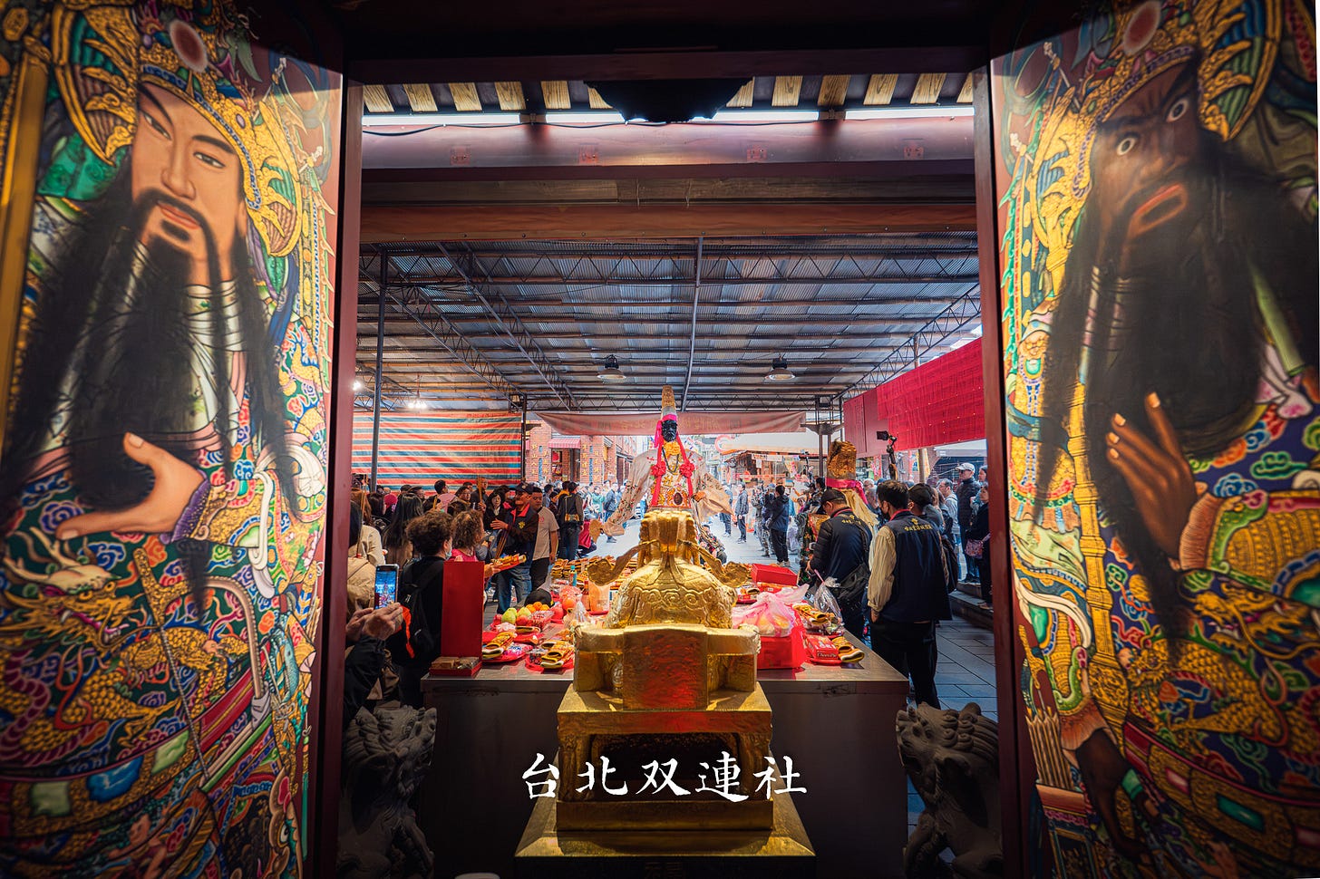 可能是寺廟和文字的圖像