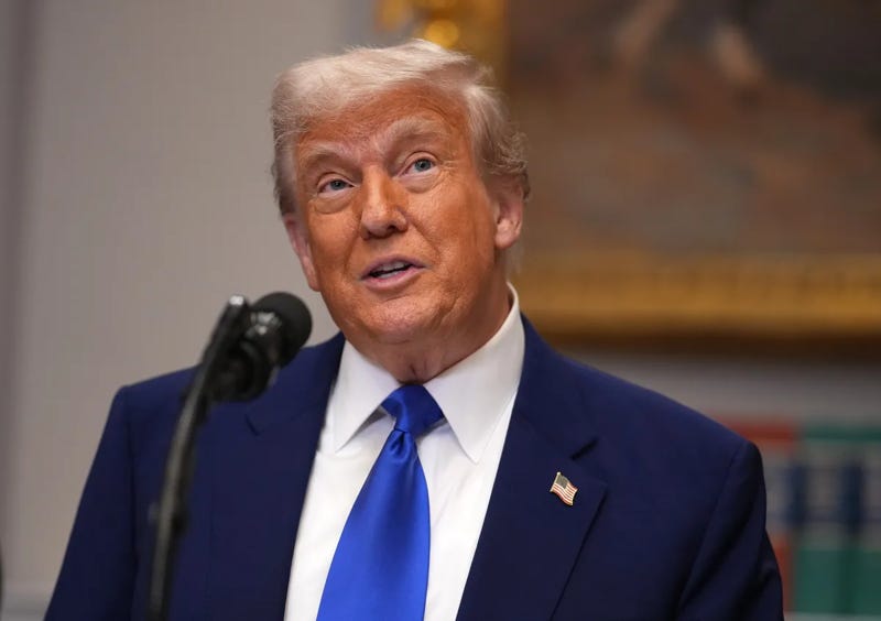 Ông Trump phát biểu trong một cuộc họp báo tại Nhà Trắng ngày 12/5 - Ảnh: Bloomberg