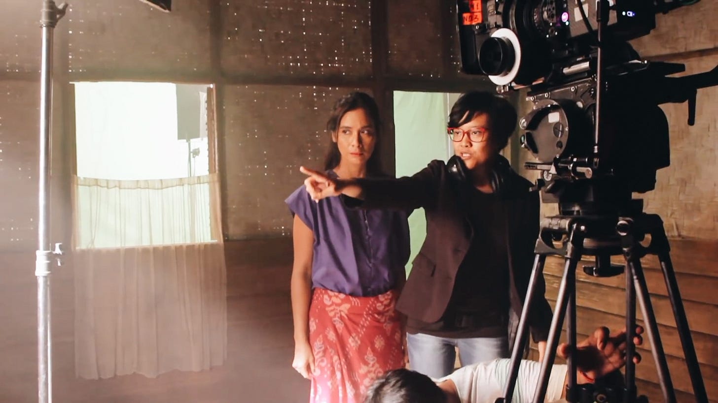 Alasan Mouly Surya Tidak Percaya Bakat Adalah SegalanyaMouly Surya directing Marsha Timothy on the set of Marlina the Murderer in Four Acts (2017). Alasan Mouly Surya Tidak Percaya Bakat Adalah SegalanyaMouly Surya directing Marsha Timothy on the set of Marlina the Murderer in Four Acts (2017).