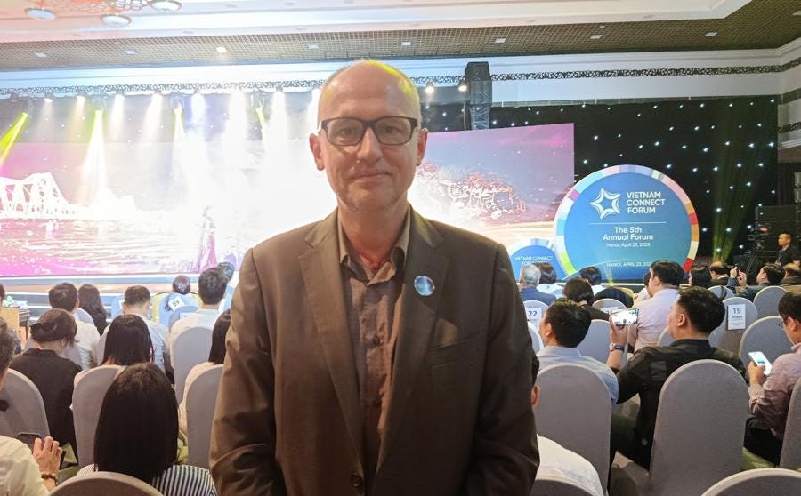 "Việc tái cấu trúc chuỗi cung ứng hoặc di dời nhà máy không phải là điều có thể thực hiện trong thời gian ngắn. Đó là một quá trình cần nhiều sự cân nhắc và đàm phán. Tuy nhiên, tâm lý thị trường hiện nay vẫn tích cực, bởi các nhà đầu tư FDI đặt niềm tin vào năng lực điều hành của Chính phủ Việt Nam”. "Việc tái cấu trúc chuỗi cung ứng hoặc di dời nhà máy không phải là điều có thể thực hiện trong thời gian ngắn. Đó là một quá trình cần nhiều sự cân nhắc và đàm phán. Tuy nhiên, tâm lý thị trường hiện nay vẫn tích cực, bởi các nhà đầu tư FDI đặt niềm tin vào năng lực điều hành của Chính phủ Việt Nam”.