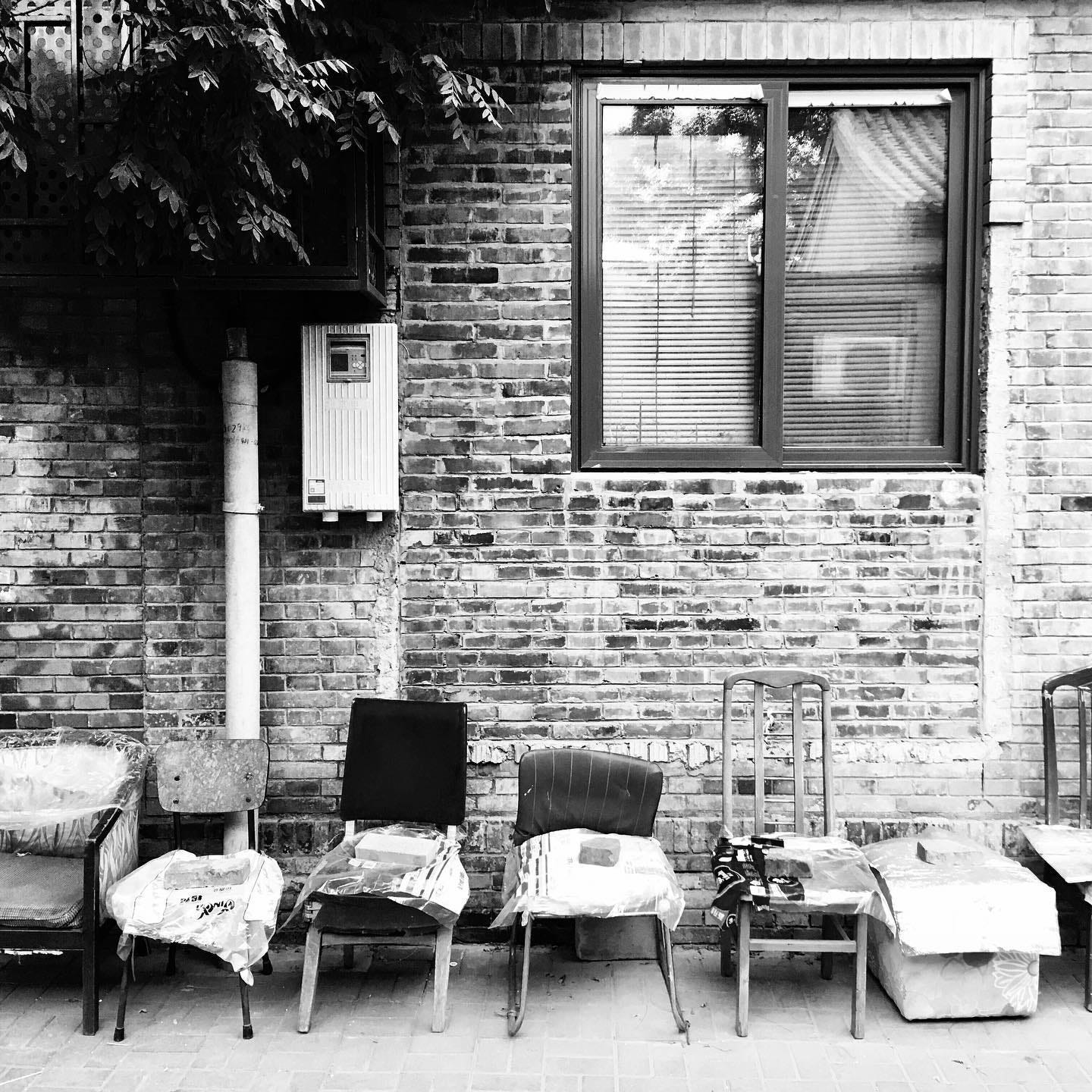 Beijingers often turn the city’s historic hutongs into relaxed spaces for chatting with neighbors, people-watching, and soaking up the sun.