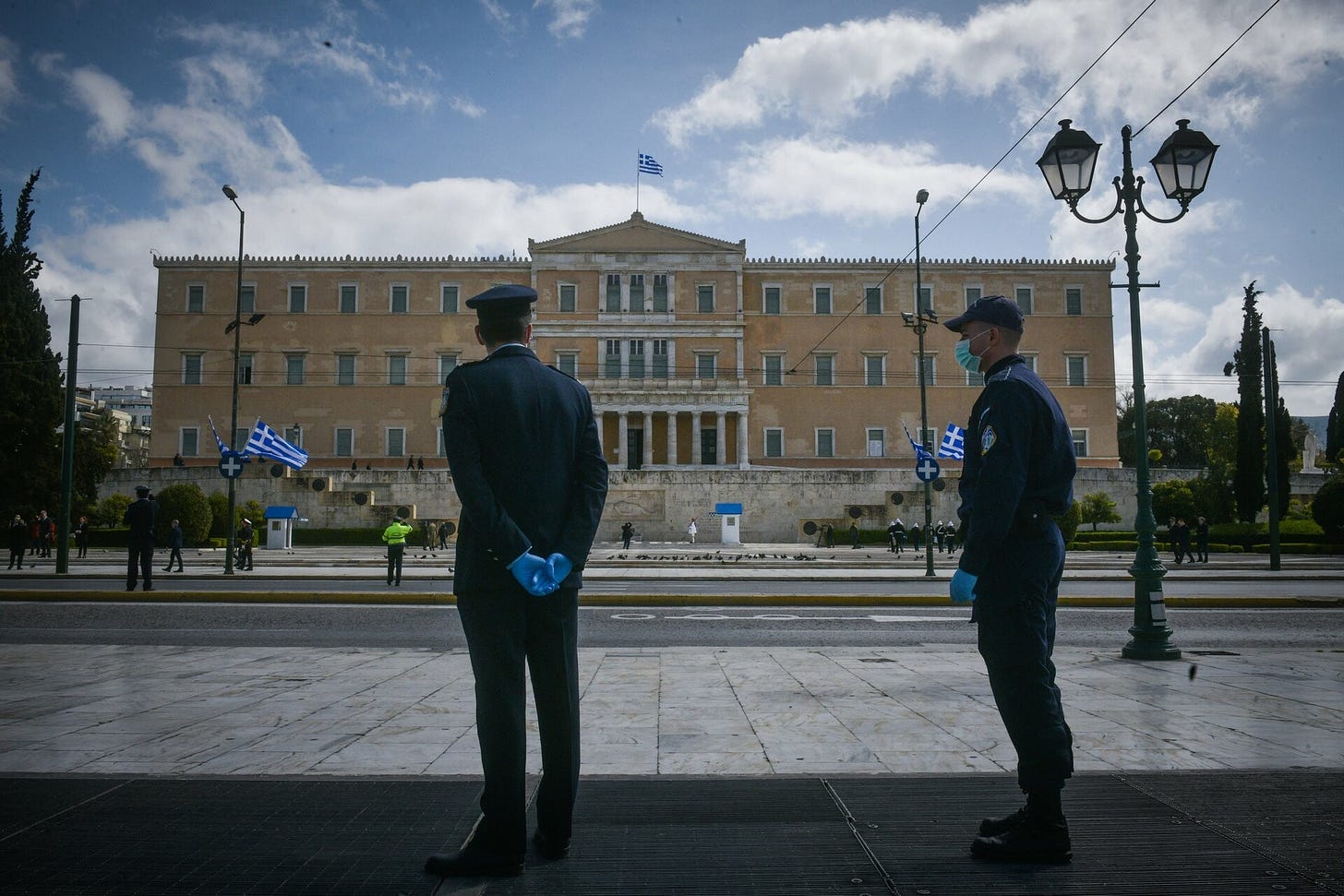 New York Times: Η Ελλάδα αψήφησε τις πιθανότητες στην πανδημία - Ευχάριστη έκπληξη | LiFO New York Times: Η Ελλάδα αψήφησε τις πιθανότητες στην πανδημία - Ευχάριστη έκπληξη | LiFO