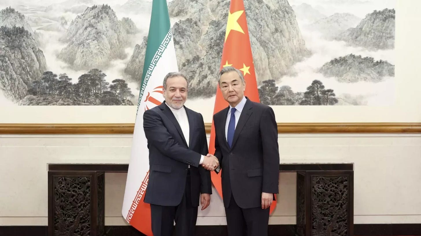 Chinese Foreign Minister Wang Yi (right) with Iranian counterpart Abbas Araghchi in Beijing in April 2025 - Sputnik International, 1920, 06.05.2026
