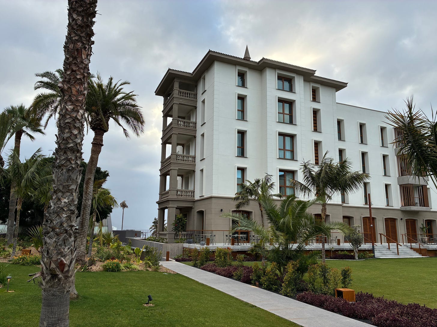 A building with palm trees and grass

AI-generated content may be incorrect.