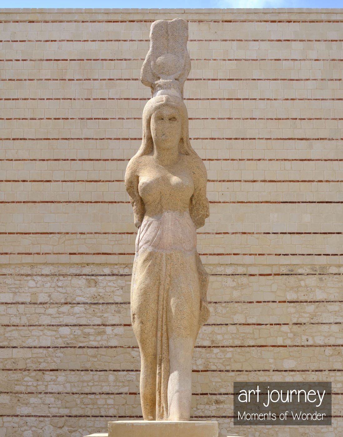 Colossal statue of a queen, probably Arsinoe II, which used to stand at the entrance of the Lighthouse, and is the first fragment discovered in 1960 Colossal statue of a queen, probably Arsinoe II, which used to stand at the entrance of the Lighthouse, and is the first fragment discovered in 1960