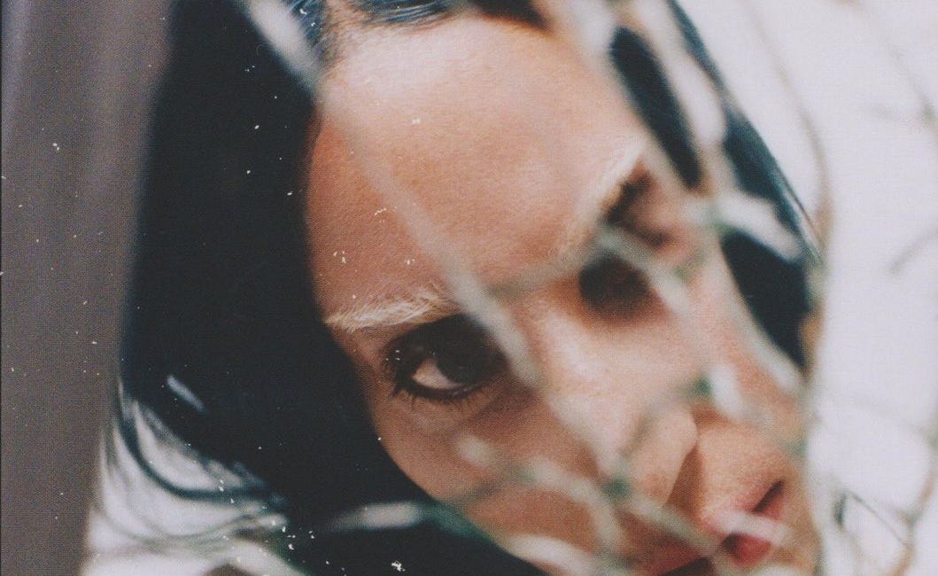 MAYHEM - Gaga abraça o caos em novo álbum